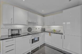 Elegant Two-Bedroom Mayfair Residence Vacation rental in City of Westminster