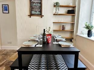 Bourne Cottage: Luxe 3 Bed, Pets Welcome, Xbox S Vacation rental in Castleton