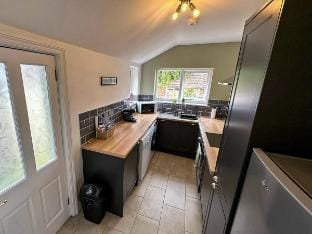 Cecil House -Chic 2 Bed, Sleeps 5, Parking x2 cars Vacation rental in Lincoln