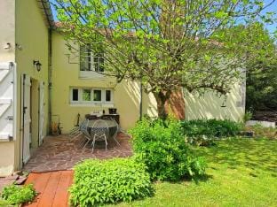 Lentre du Chteau 1 Vacation rental in Nouvelle-Aquitaine