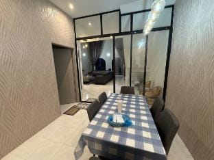 Luxury House • Panoramic Views & Elegant Comfort Vacation rental in Perak Tengah District