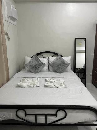 City Views & Cozy Vibe at Guadalupe w/ Fast WIFI Vacation rental in Cebu City