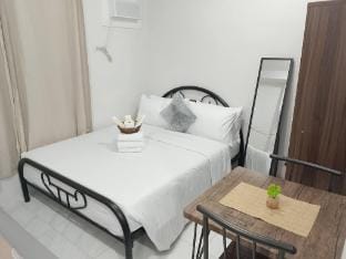 City Views & Cozy Vibe at Guadalupe w/ Fast WIFI Vacation rental in Cebu City