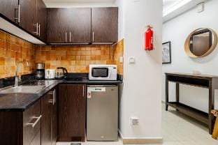 Cozy Studio with Balcony in JVC, Budget friendly Vacation rental in Dubai