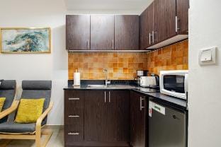Cozy Studio with Balcony in JVC, Budget friendly Vacation rental in Dubai