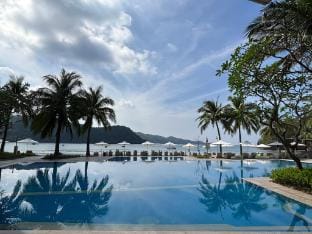 Staycation Pico de Loro Loft Penthouse unit Vacation rental in Nasugbu