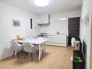 Sakura House | Tsutenkaku, Osaka |10 people Vacation rental in Osaka
