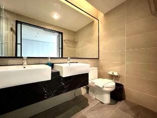 #27 KL City King Suites @ KL Tower Infinity Pool Vacation rental in Federal Territory of Kuala Lumpur