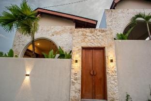 Teba Batu Bolong Villa,stay with comfort. Vacation rental in North Kuta