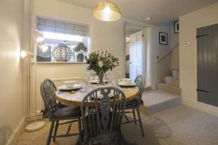 Charming Cotswold Cottage in Central Winchcombe Vacation rental in Winchcombe