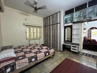 Spacious 3BR Home, Parking, Near Outlets & Shops Vacation rental in Hyderabad