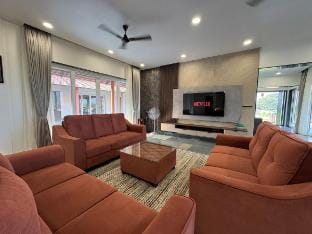 Luxury 4BR Pool Villa by Guildstone stays Farm Stay in Hyderabad