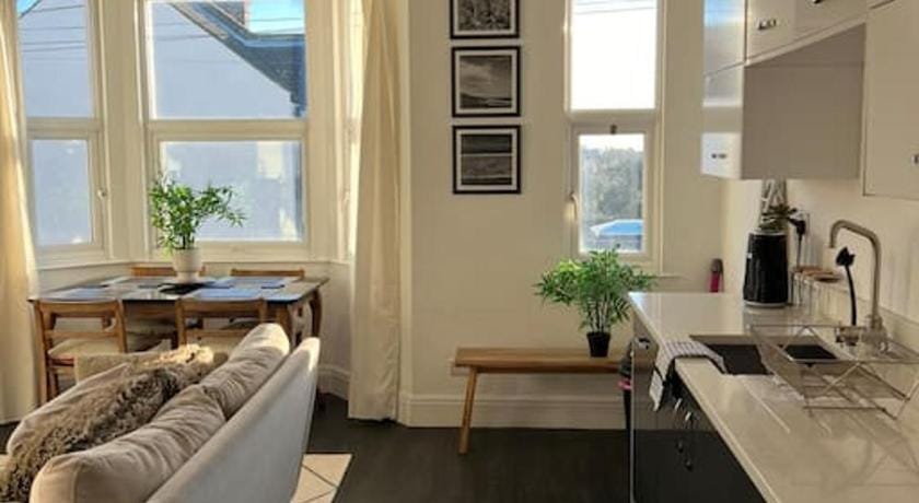 Hill Grove 2 Bedroom Apartment Hotel in Southend-on-Sea