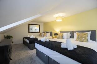 Central 5 Bedroom Home Close to Gloucester City Vacation rental in Gloucester