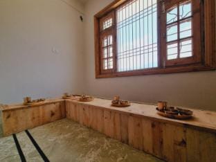 Dalhousie Hideaway 2BR-FF Homestay by Homeyhuts_1 Vacation rental in Himachal Pradesh