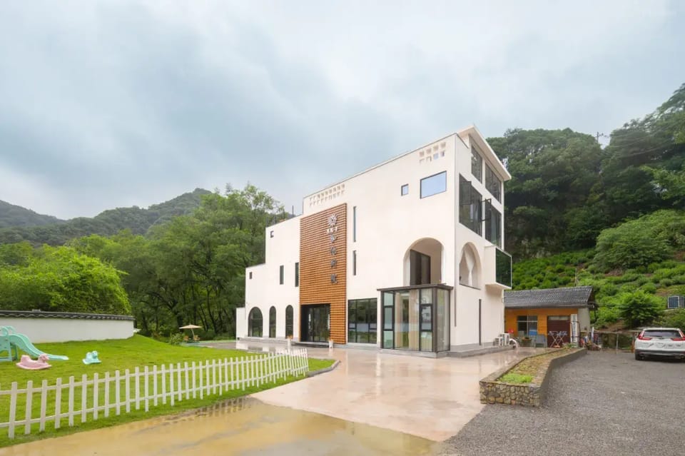 Floral Lux Hotel·Like your hotel (Jingxian Ink Painting Tingxi Scenic Area Branch) Hotel in Hangzhou