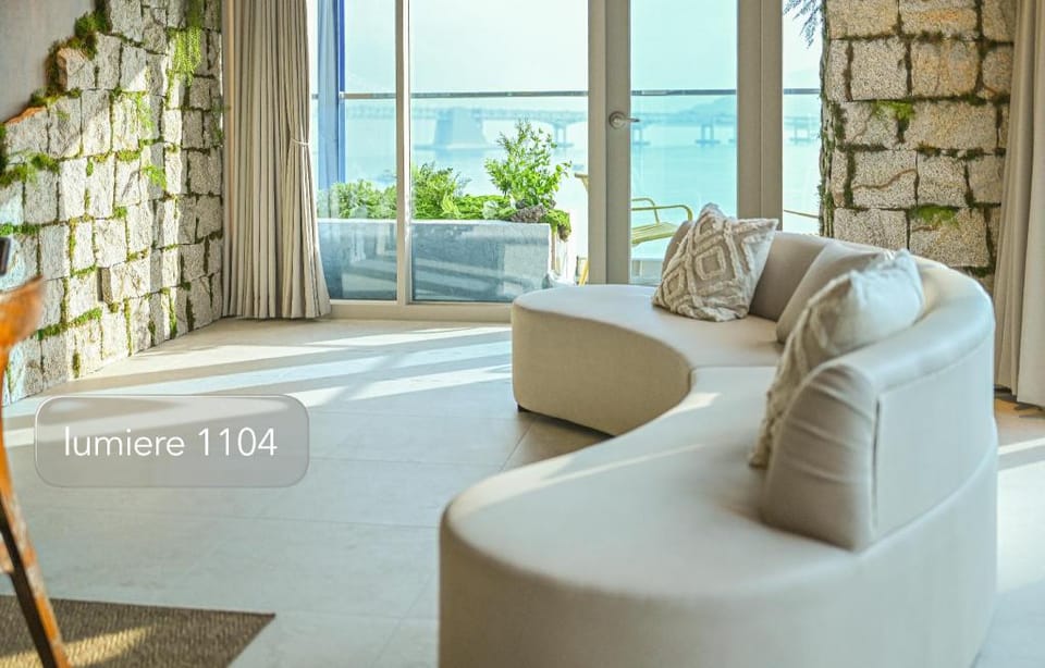 루미에르 디럭스 오션뷰 그랜드룸 (테라스 / 자쿠지) 광안리 해수욕장 Hotel in Busan