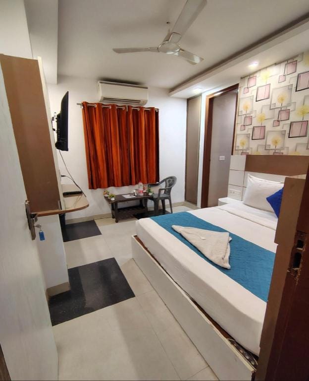 Hotel sky wood at airport Hotel in New Delhi