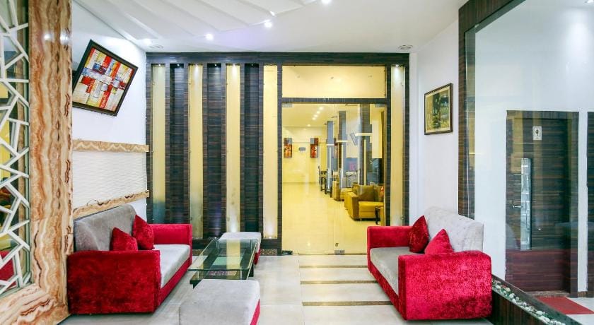 Hotel O by OYO MM Yellowuds Hotel in Punjab, India