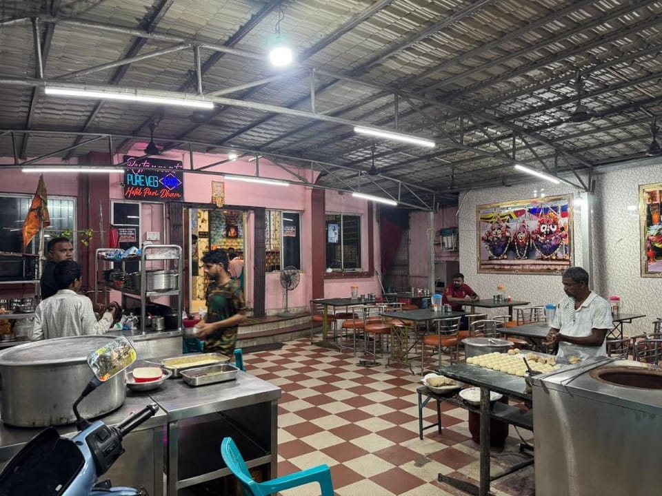 DhamStay Hotel Puri Dham Near Temple Puri Hotel in Puri