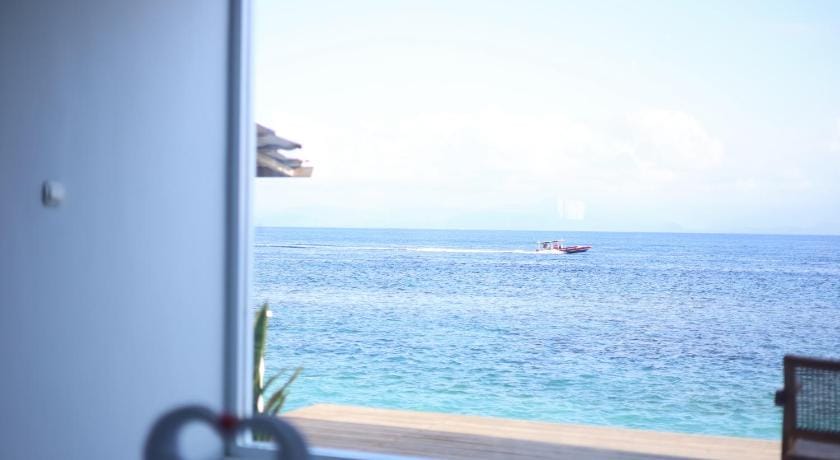 Hoomah Beachfront Hotel in Nusapenida