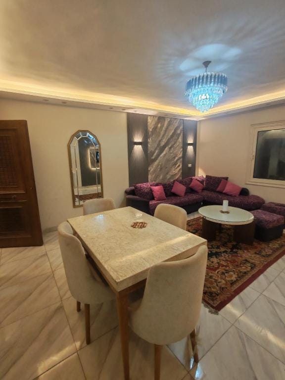 شقه فندقيه بالمندره تبعد 100 متر من الشاطي Hotel in Alexandria