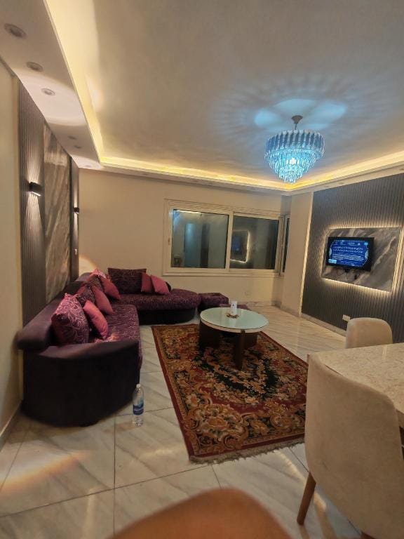 شقه فندقيه بالمندره تبعد 100 متر من الشاطي Hotel in Alexandria