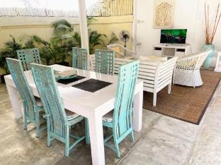 Dreams Villa- Private Pool, 2min to Seminyak Beach Villa in Kuta