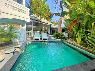 Dreams Villa- Private Pool, 2min to Seminyak Beach Villa in Kuta