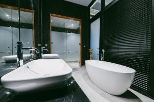 Moonstone - Modern 3BR Villa Near Batu Belig Beach Villa in North Kuta