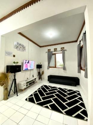 Villa Zayna Villa in Cisarua