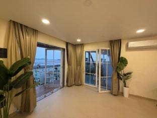 Sea view serenity- A villa by the waves  Villa in Alibag