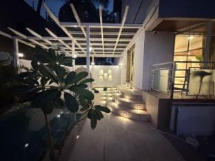 Sea view serenity- A villa by the waves  Villa in Alibag