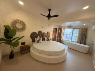 Sea view serenity- A villa by the waves  Villa in Alibag