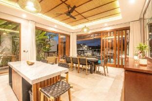 BR Beach Villa in Canggu Overlooking Rice Fields Villa in North Kuta