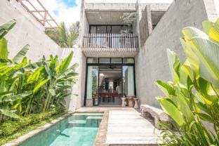 Modern 2BR Villa Enclosed Living, Heart of Canggu Villa in North Kuta