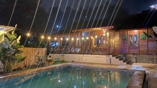 Villa kayu kabita by ls kolam renang biliyar Villa in Cisarua