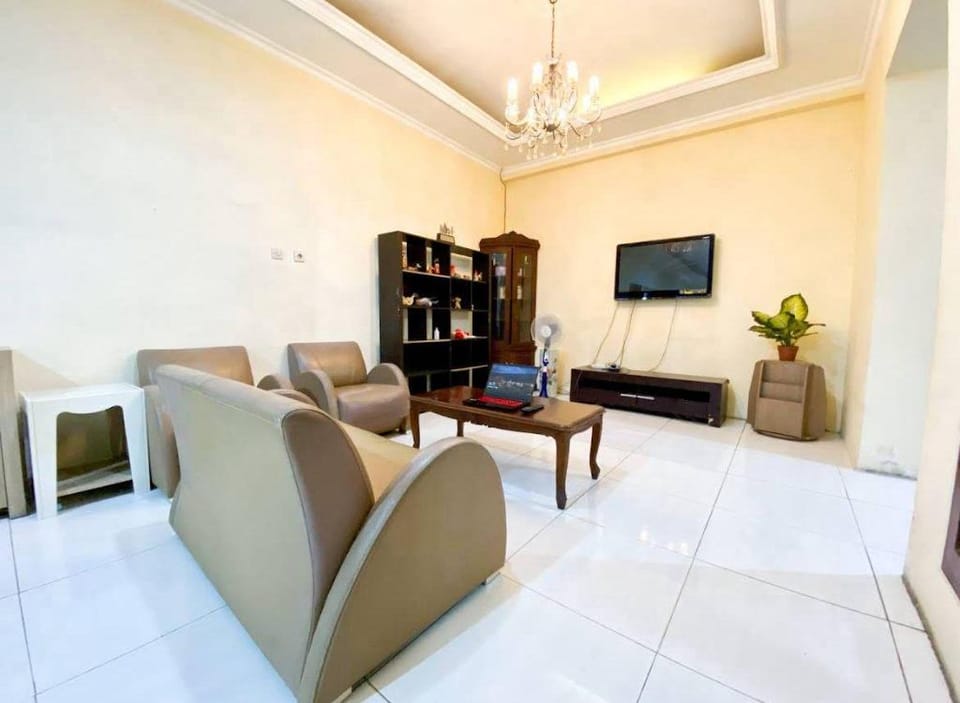 Chill-Inn near Surabaya Zoo Syariah Bed and Breakfast in Surabaya