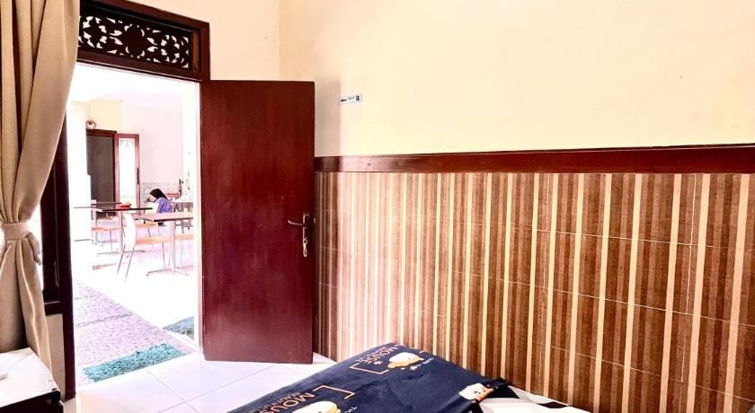 Chill-Inn near Surabaya Zoo Syariah Bed and Breakfast in Surabaya