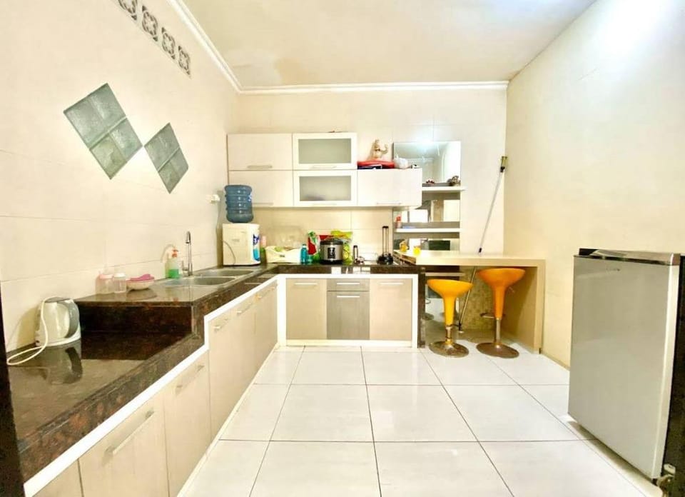 Chill-Inn near Surabaya Zoo Syariah Bed and Breakfast in Surabaya