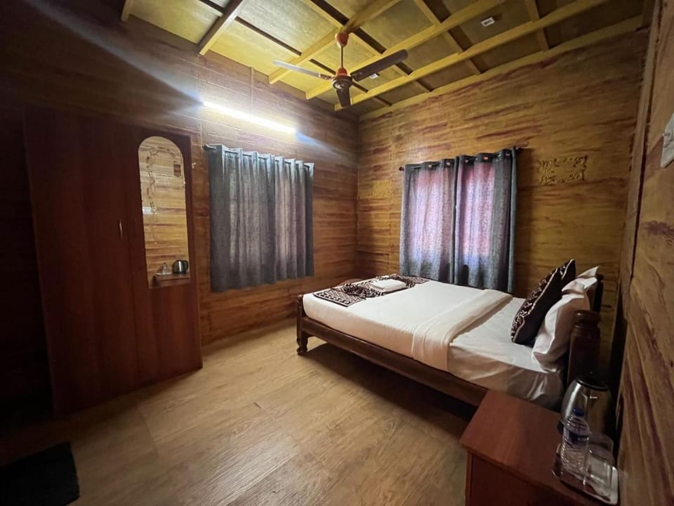 Couple Rooms On Budget Yercaud Hotel in Tamil Nadu