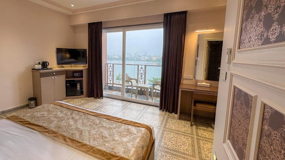 Lakeside Leisure Hotel in Gujarat