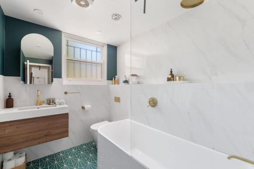 Spacious Stay Near Shops & Cafes in Marrickville Apartment in Marrickville