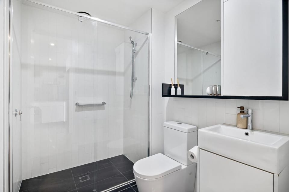 Renovated 2-Bed Apartment with Balcony Apartment in Saint Kilda