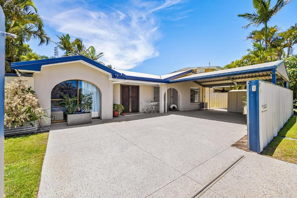 Family Home Near Cafes and Surf Beaches Vacation rental in Sunshine Coast