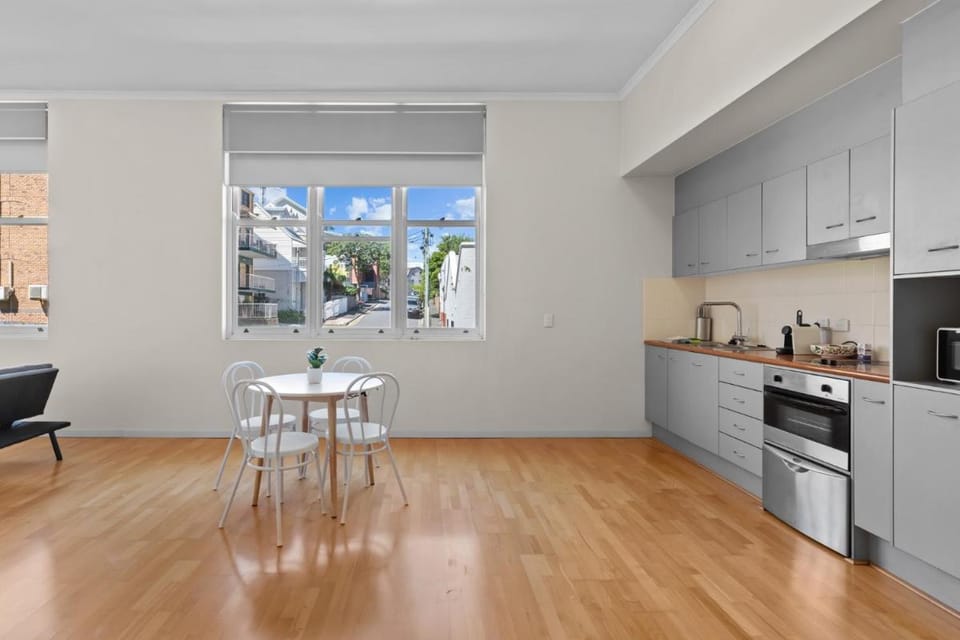 Modern 1-Bed Apartment in Spring Hill Apartment in Brisbane City