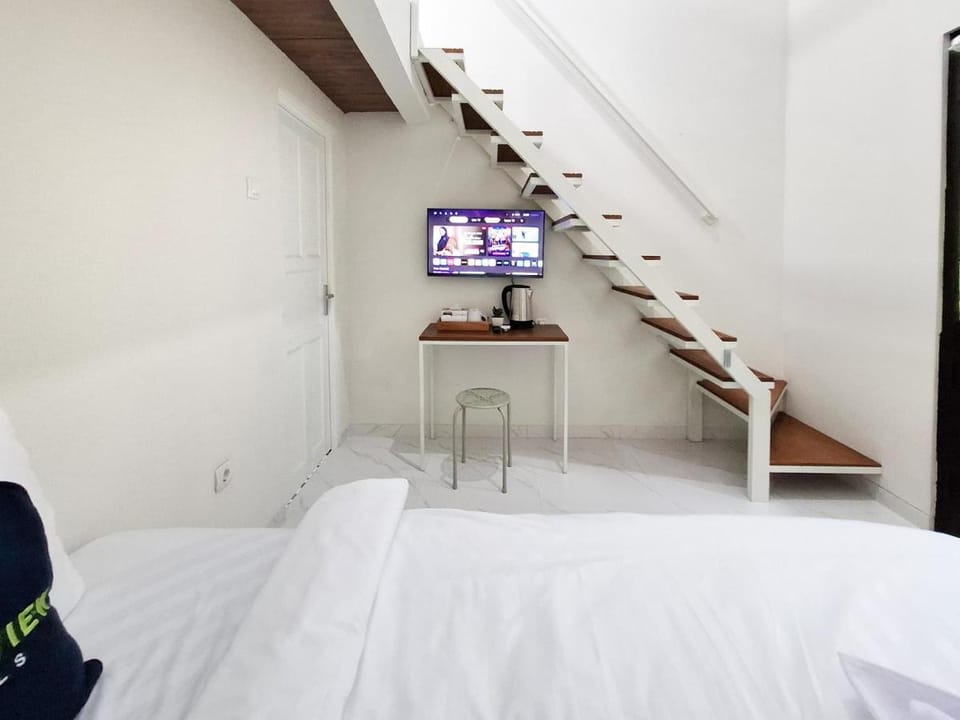 Urbanview Terra Hotel Syariah Near Stasiun Sragen by RedDoorz Hotel in East Java