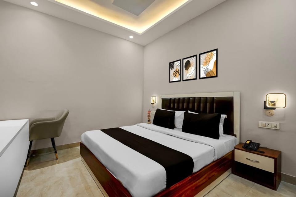 Super Collection O Kharar Bus Terminal Formerly HotelKamboj Hotel in Punjab, India
