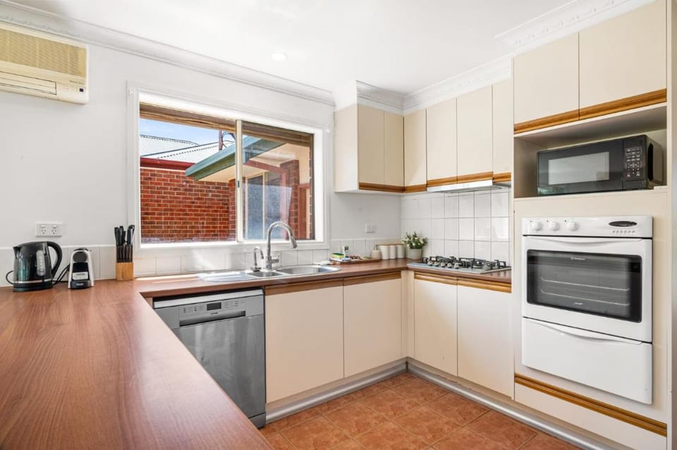 Comfortable Family Stay in Caroline Springs Vacation rental in Truganina