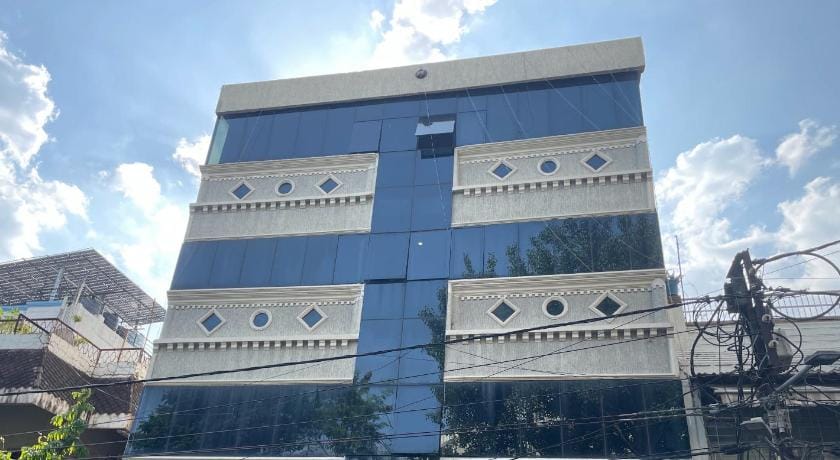 POP 83614E Hotel Chitra Chouraha Hotel in Uttar Pradesh